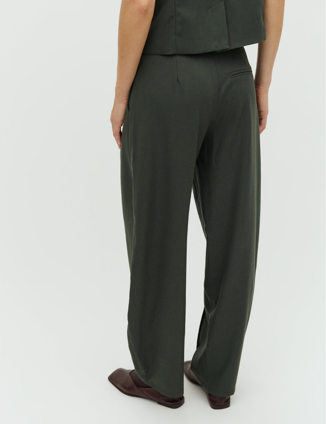 Pija-M_Pine Green_Model_3