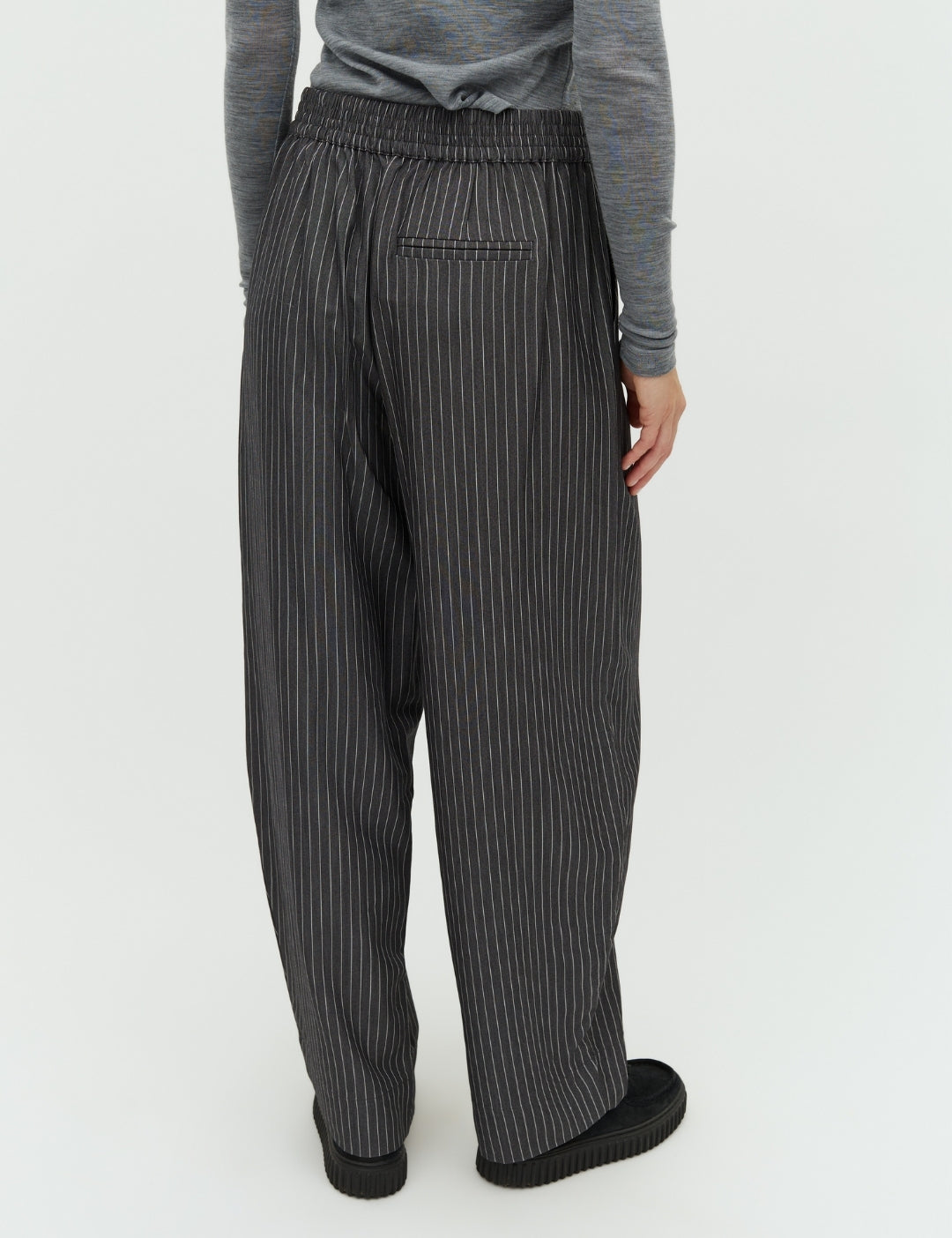 Leontina-M_Grey Pinestripe_Model_3