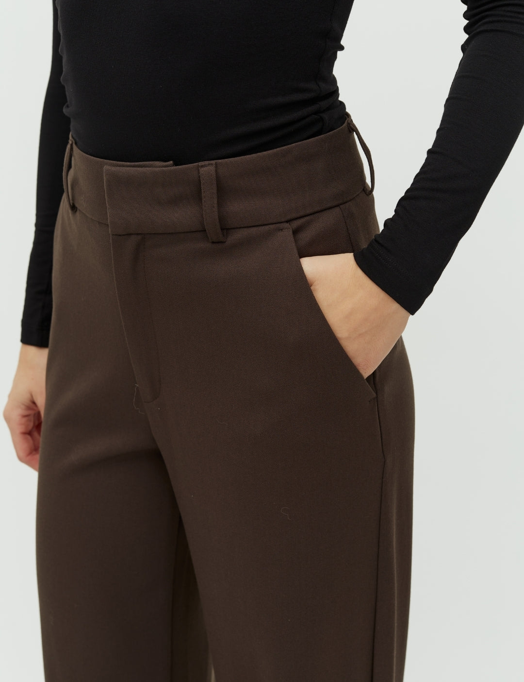 Gennie_Coffee Brown_Model_2